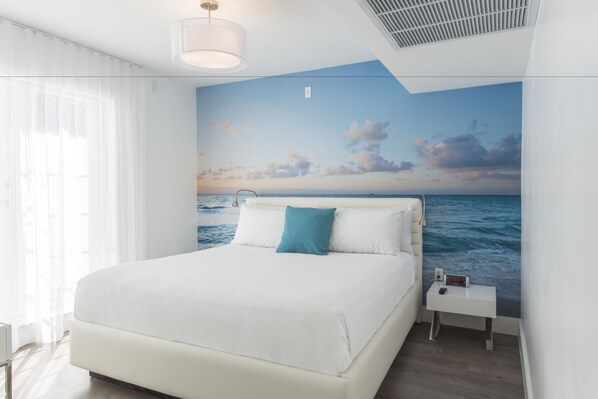 Penthouse, 1 King Bed, Terrace | In-room safe, desk, laptop workspace, blackout drapes