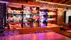 Se sirven desayunos, almuerzos y cenas; cocina internacional