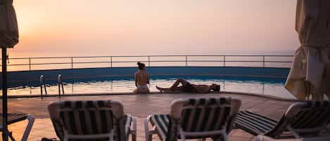Seasonal outdoor pool, pool umbrellas, sun loungers