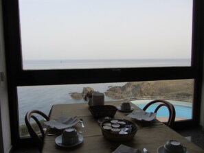Breakfast, lunch and dinner served - Hotel La Caletta (Arbus)