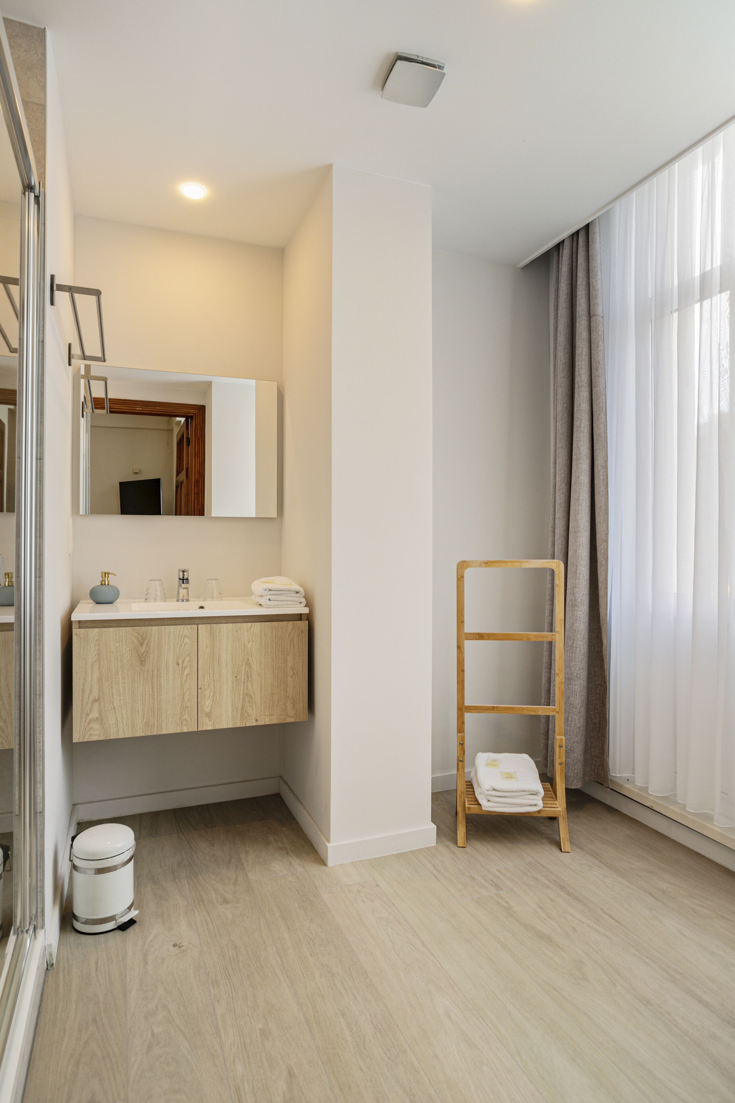 comfort double room | bathroom | shower, free toiletries, hair dryer, towels