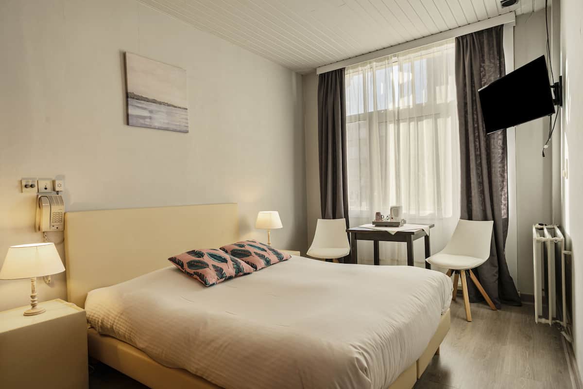 Comfort tweepersoonskamer | Een kluis op de kamer, gratis wifi