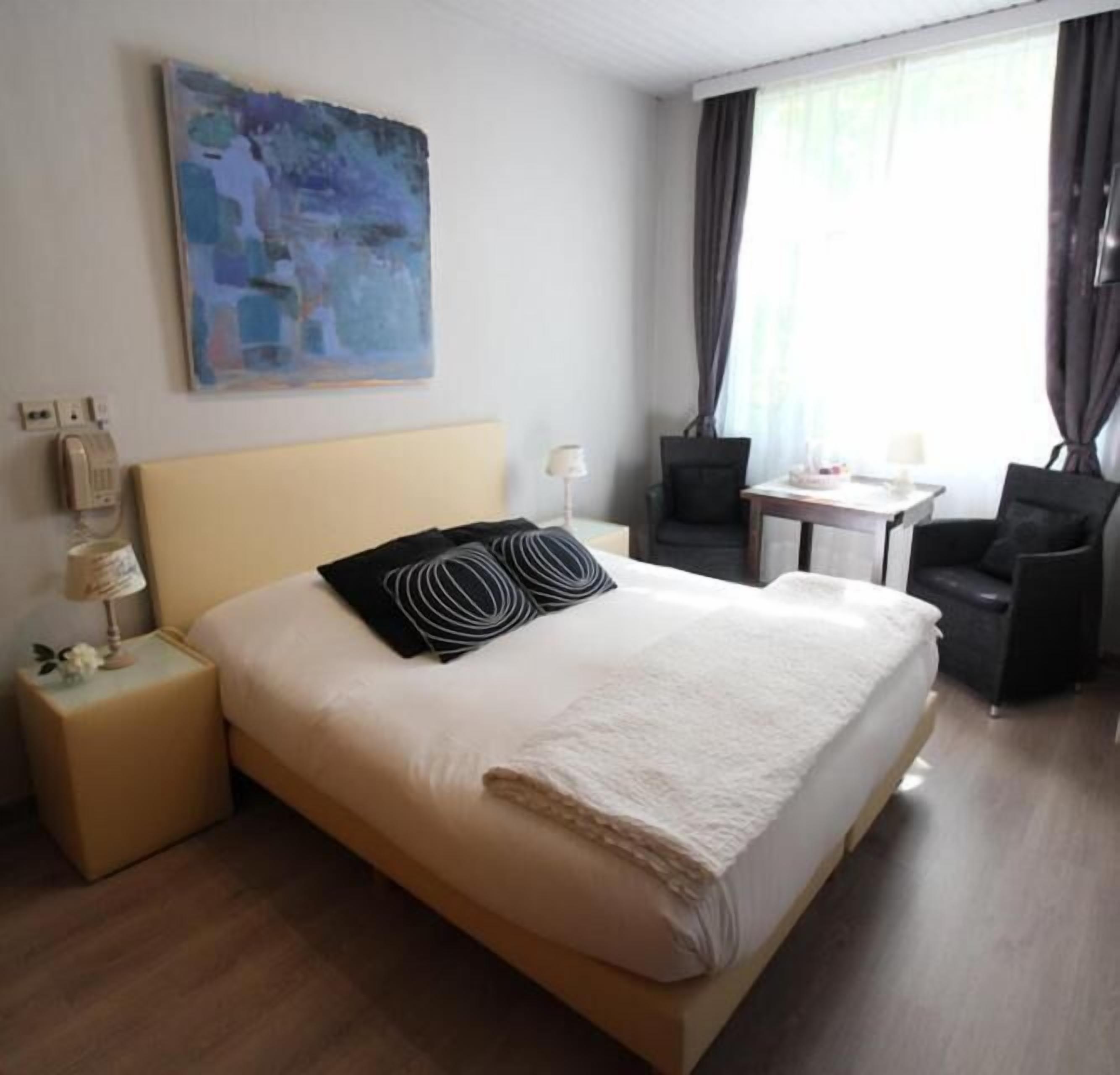 in-room safe, free wifi