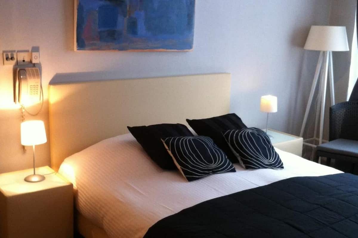 in-room safe, free wifi