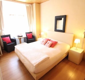 In-room safe, free WiFi - Hotel Georges (De Haan)