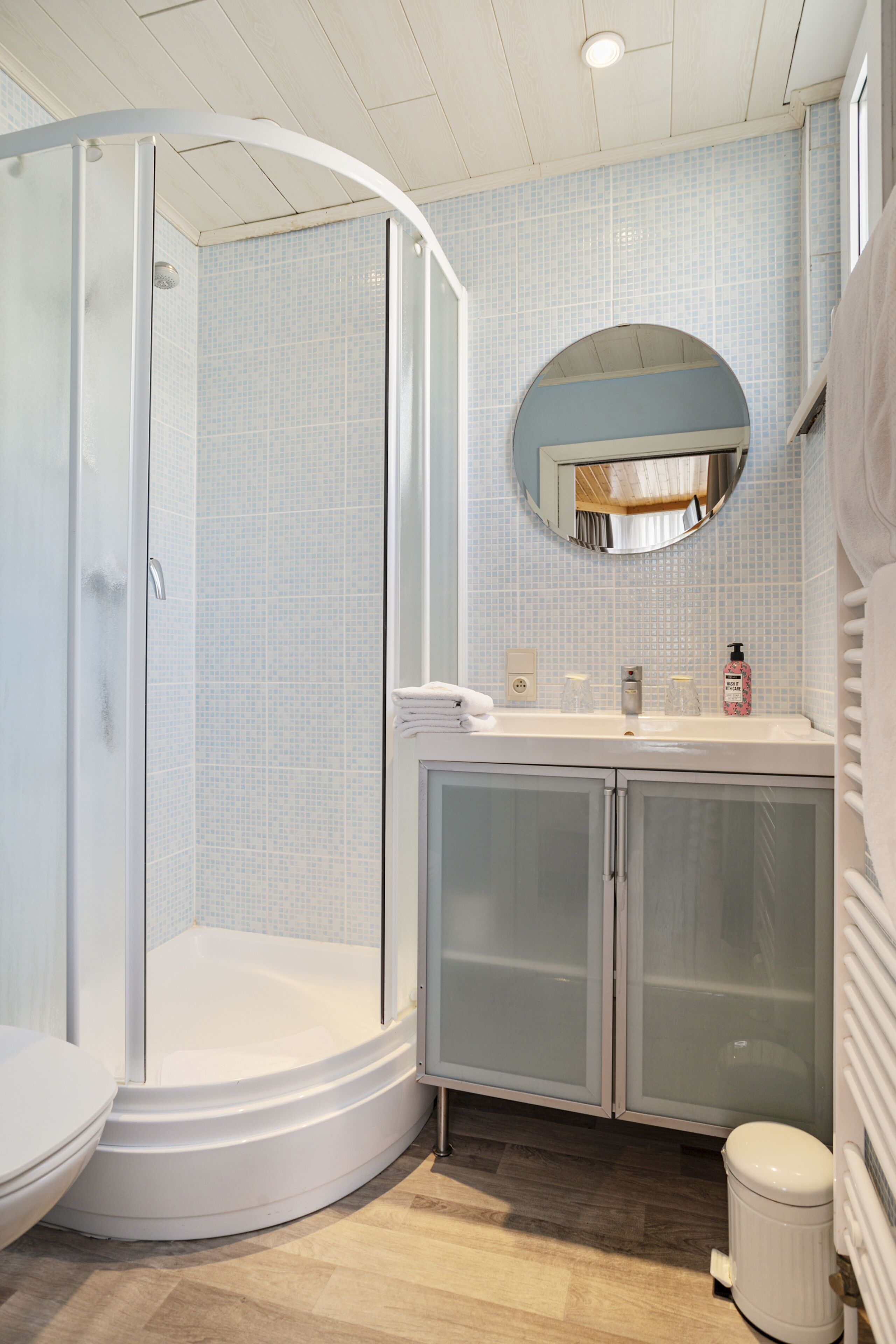 comfort double room | bathroom | shower, free toiletries, hair dryer, towels