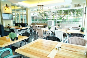 Breakfast, lunch, dinner served; international cuisine - Blue Palace Hotel & Family (Marmaris)