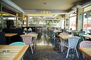 Breakfast, lunch, dinner served; international cuisine - Blue Palace Hotel & Family (Marmaris)