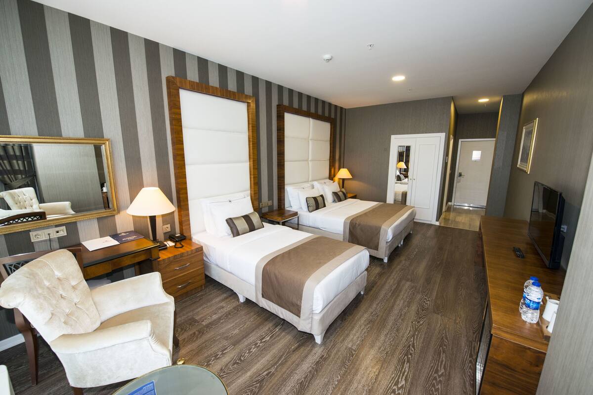 Deluxe Double Room, Sea View | Premium bedding, in-room safe, desk, rollaway beds (surcharge)
