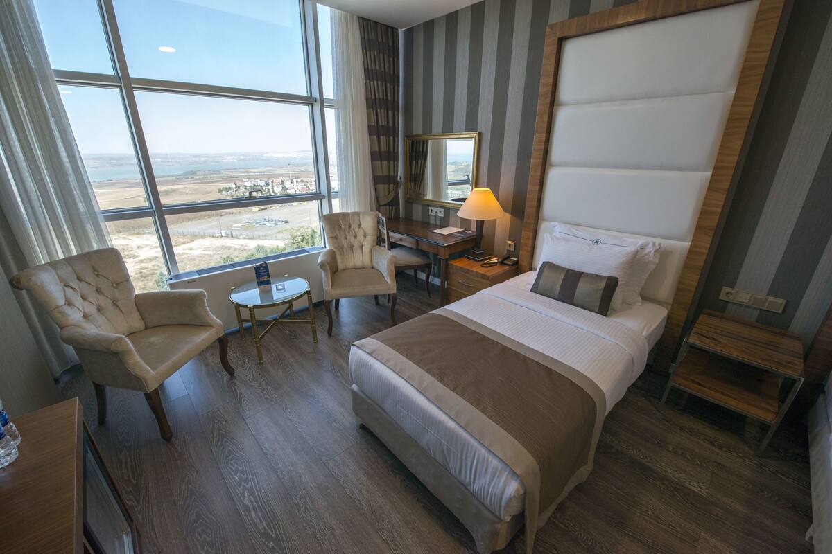 Standard Double Room, Sea View | Premium bedding, in-room safe, desk, rollaway beds (surcharge)