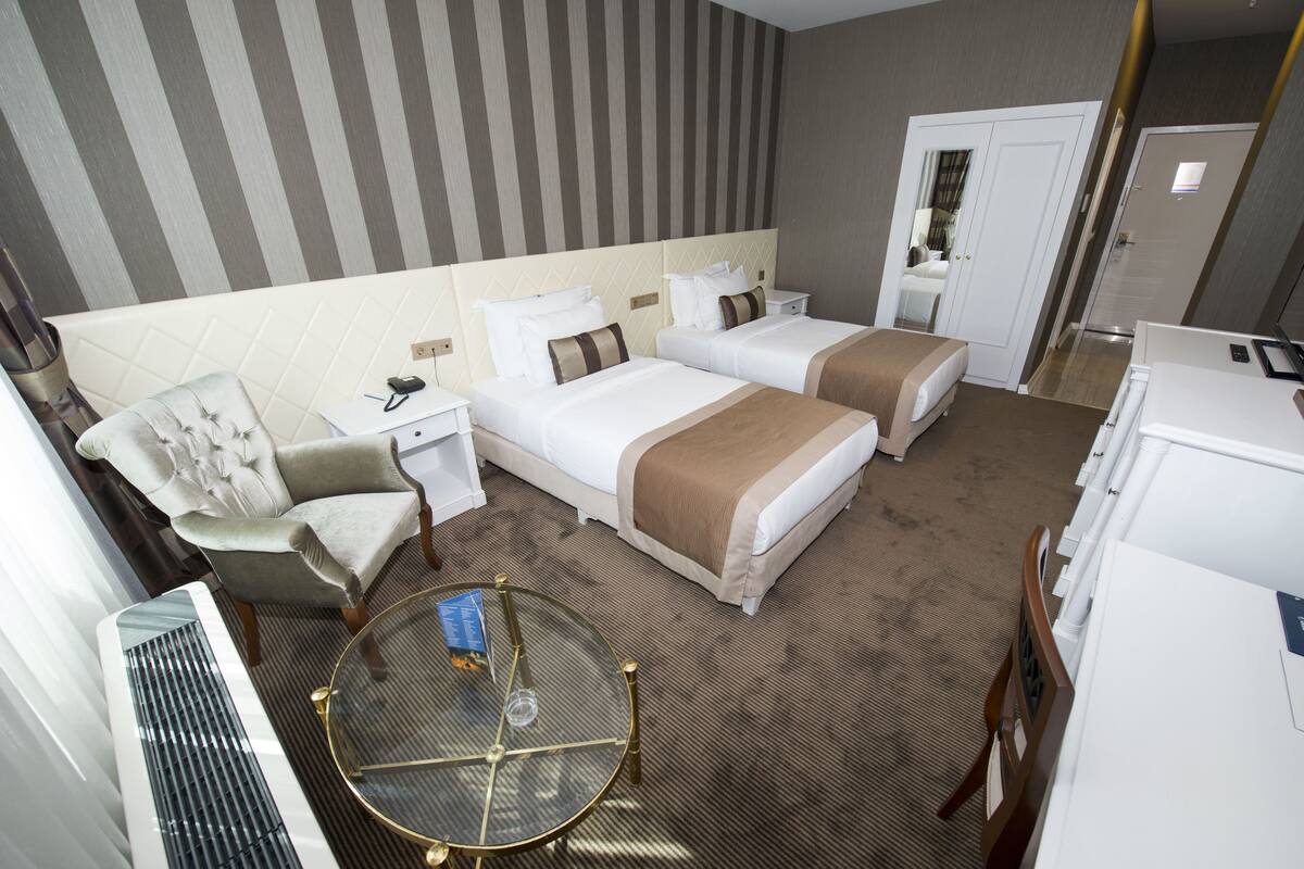 Standard Double Room, City View | Premium bedding, in-room safe, desk, rollaway beds (surcharge)