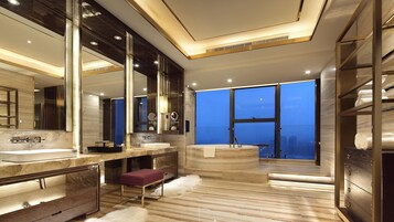 1 Bedroom Suite | Premium bedding, pillowtop beds, minibar, in-room safe