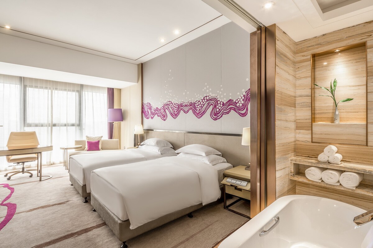 Premium bedding, pillow-top beds, minibar, in-room safe
