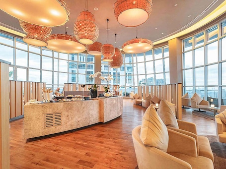 3 间餐厅,供应早餐、午餐和晚餐,国际美食