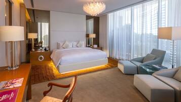 Hypo-allergenic bedding, minibar, in-room safe, individually furnished