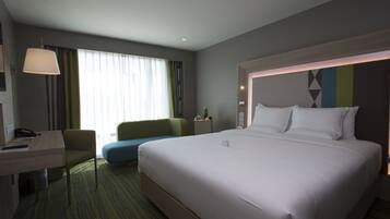 防敏寢具、迷你吧、房內夾萬、書桌