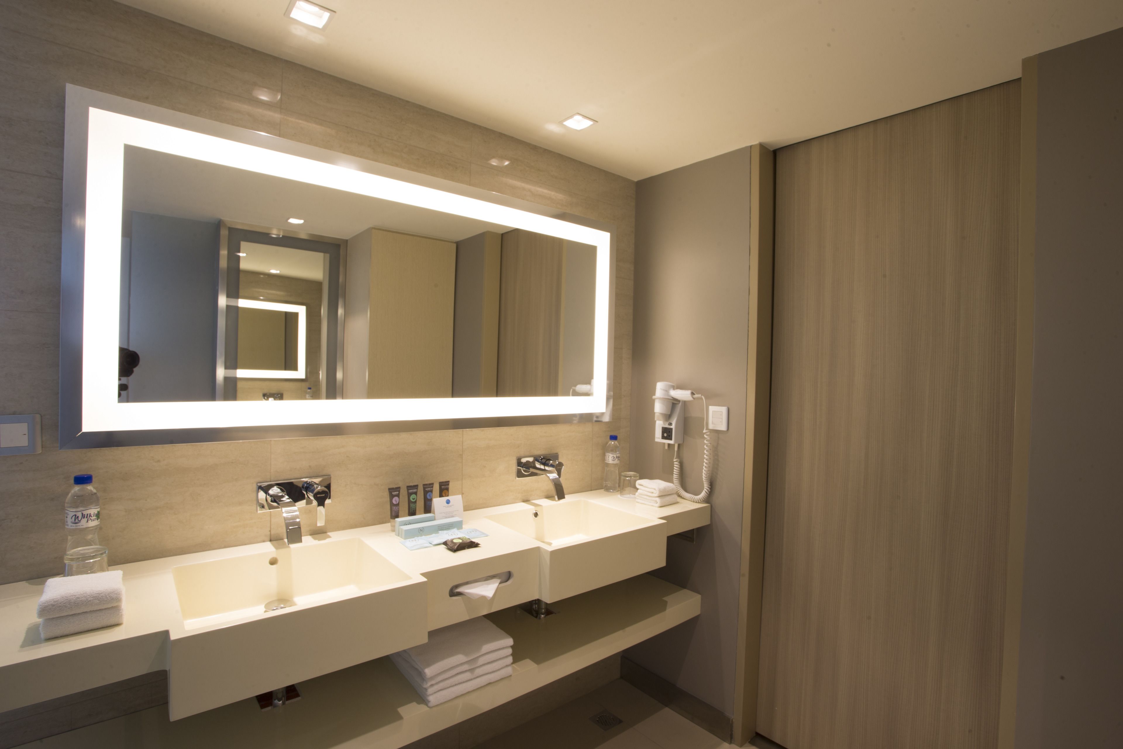Suite ejecutiva, 1 cama de matrimonio grande | Lavabo del cuarto de baño
