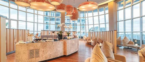 3 restaurants; breakfast, lunch, dinner, and brunch served