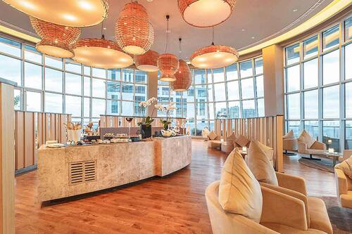 3 restaurants servant le petit déjeuner, le déjeuner et le dîner