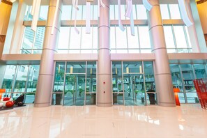 Interior entrance - Novotel Manila Araneta City Hotel (Quezon City)