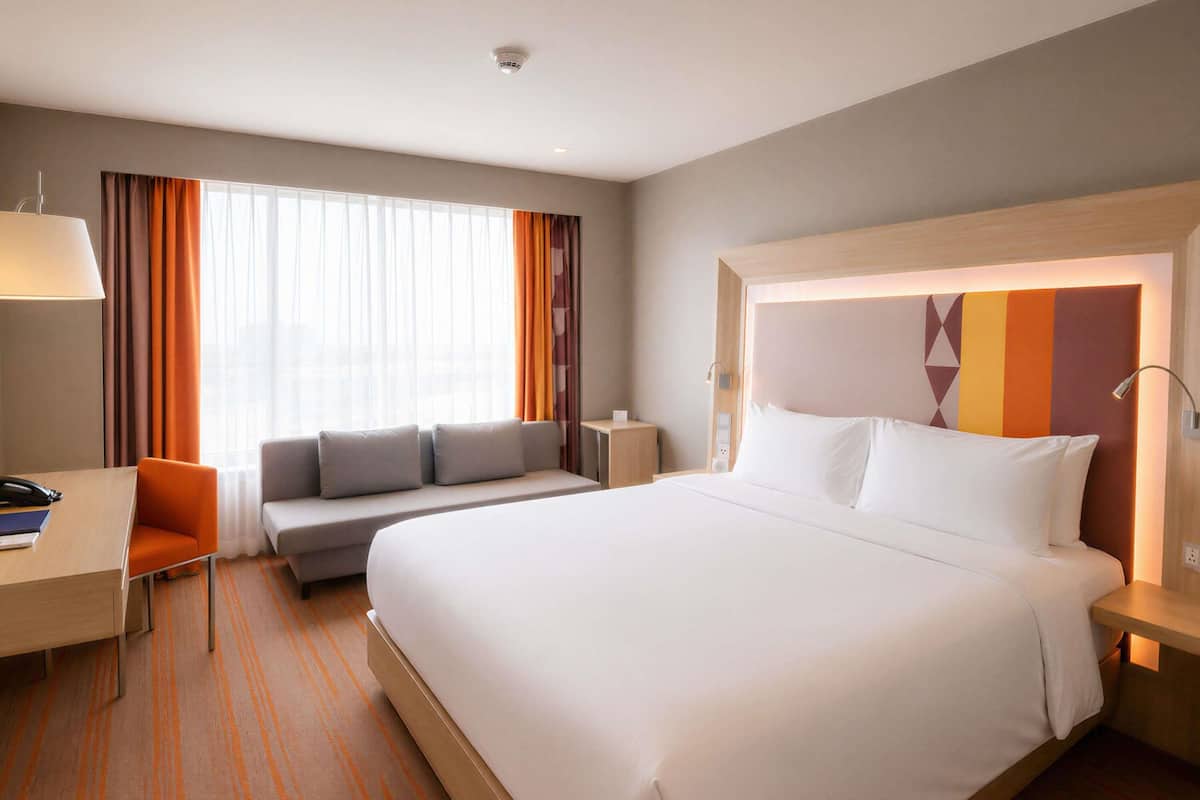 Chambre Deluxe, 1 très grand lit | Literie hypoallergénique, minibar, coffre-fort, bureau