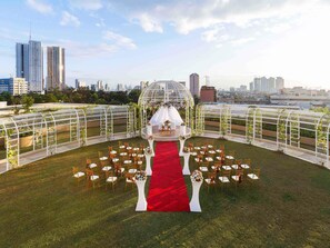 Indoor wedding - Novotel Manila Araneta City Hotel (Quezon City)