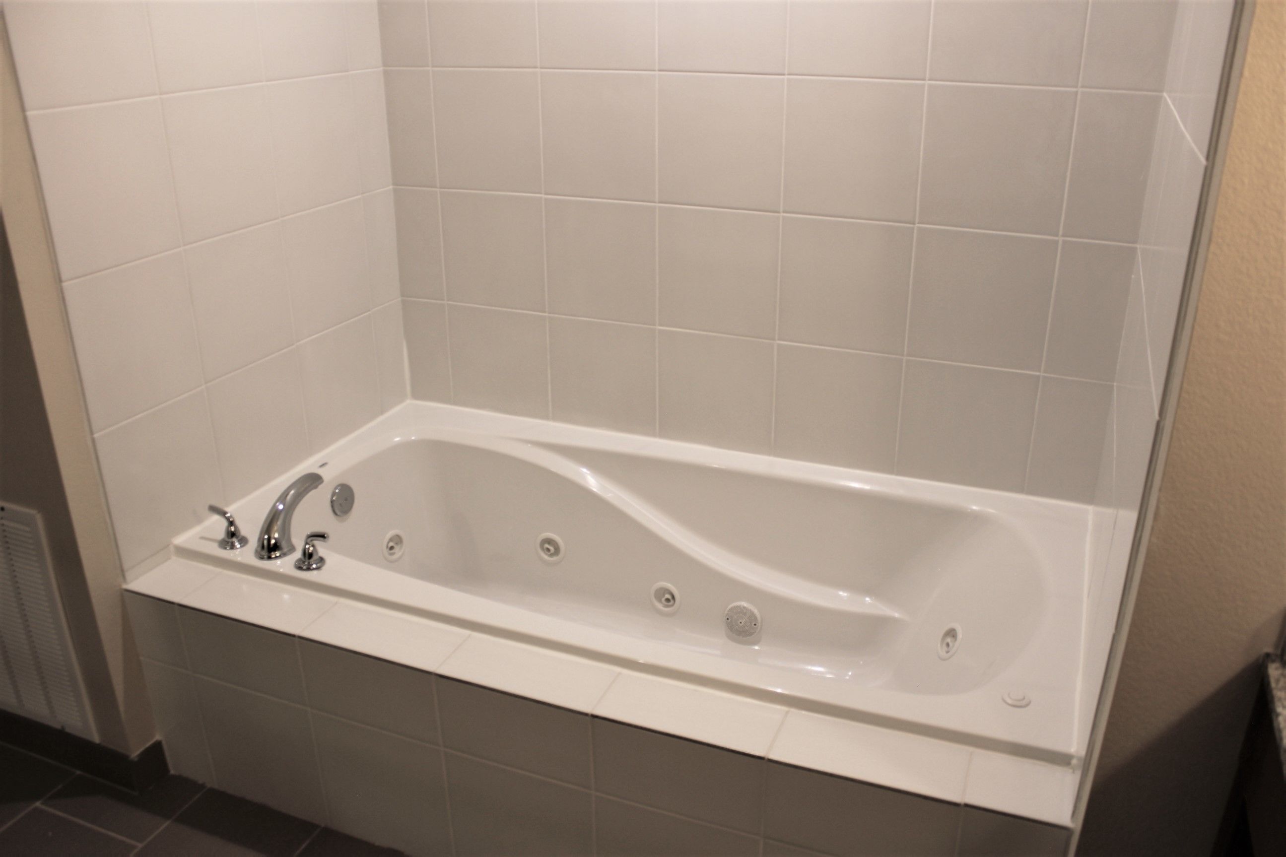 deep-soaking bathtub
