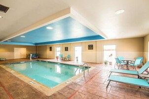 Indoor pool, pool loungers