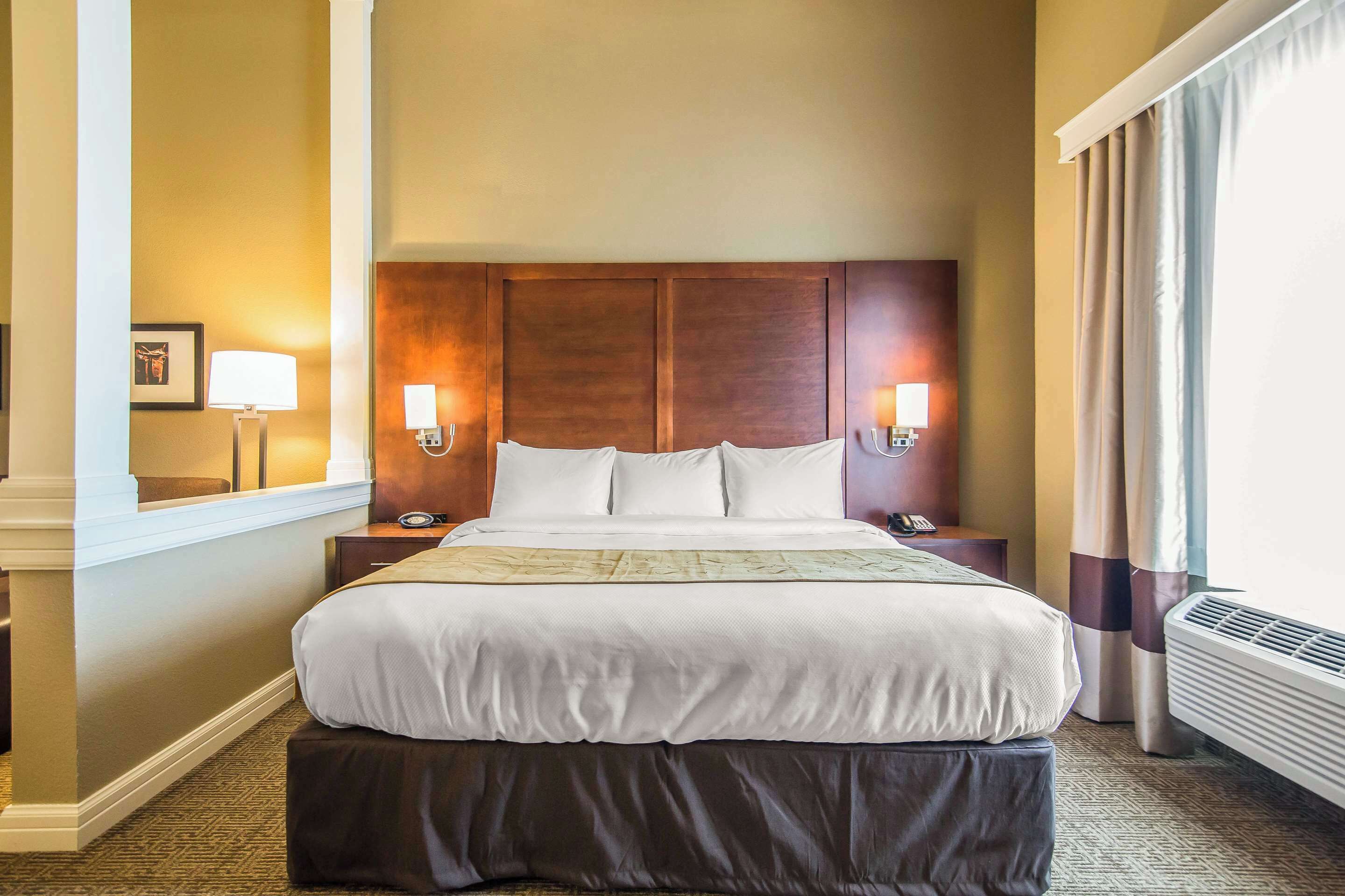 desk, laptop workspace, iron/ironing board, free wifi