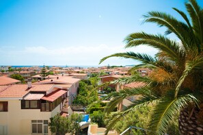 全景客房 | 客房內保險箱、書桌、免費無線上網、床單