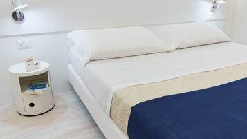 Phòng đôi Deluxe, 1 phòng ngủ | Minibar, két bảo mật tại phòng, bàn