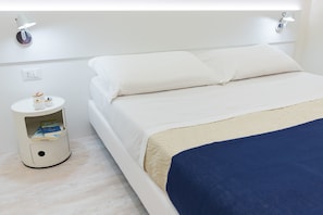 Deluxe Double Room, 1 Bedroom | Minibar, in-room safe, desk, free WiFi - Hotel L'Aragosta (Siniscola)
