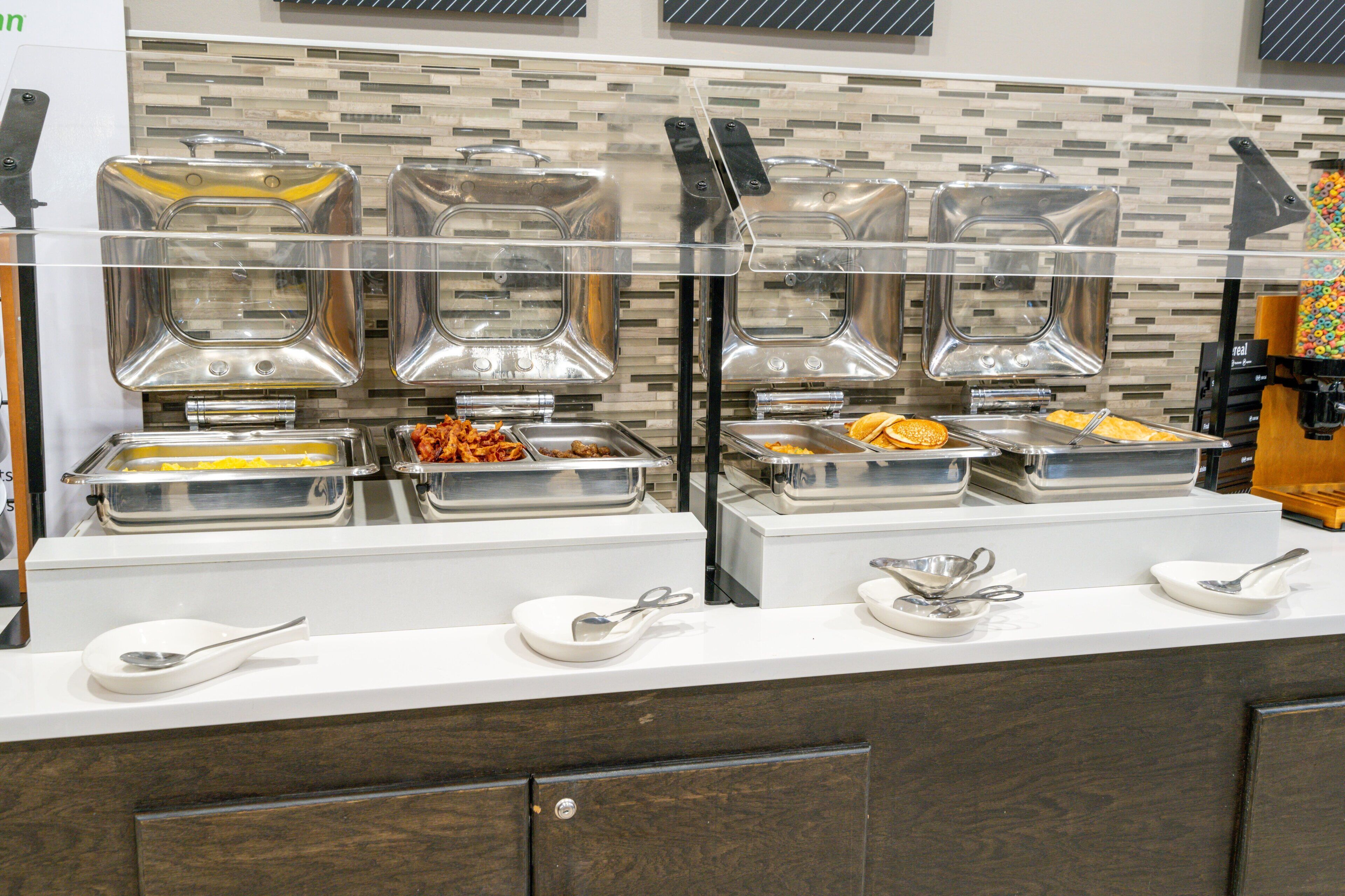 daily cooked-to-order breakfast for a fee