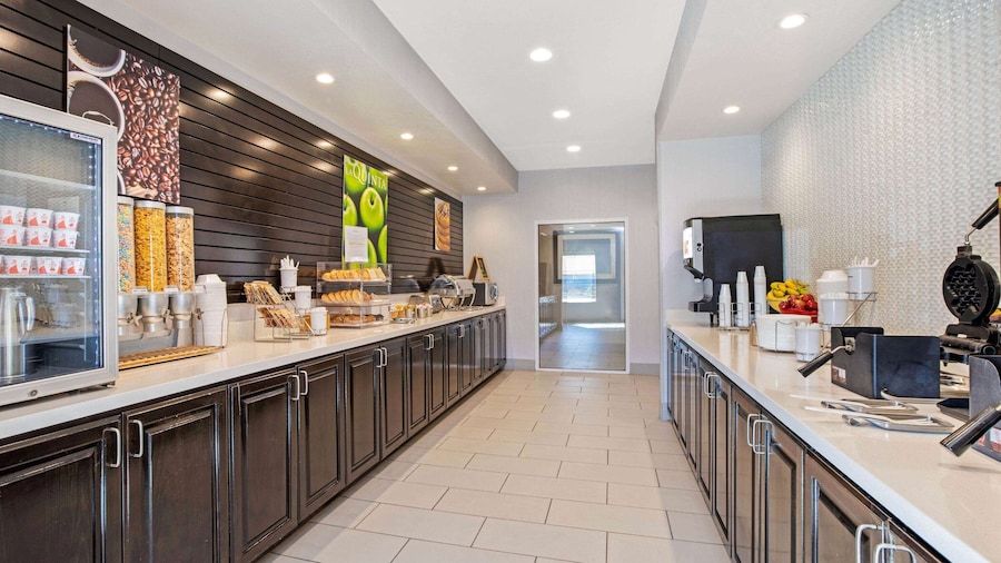 La Quinta Inn & Suites by Wyndham Corpus Christi - Portland