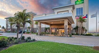 La Quinta Inn & Suites by Wyndham Corpus Christi - Portland