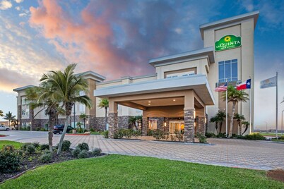 La Quinta Inn & Suites by Wyndham Corpus Christi - Portland