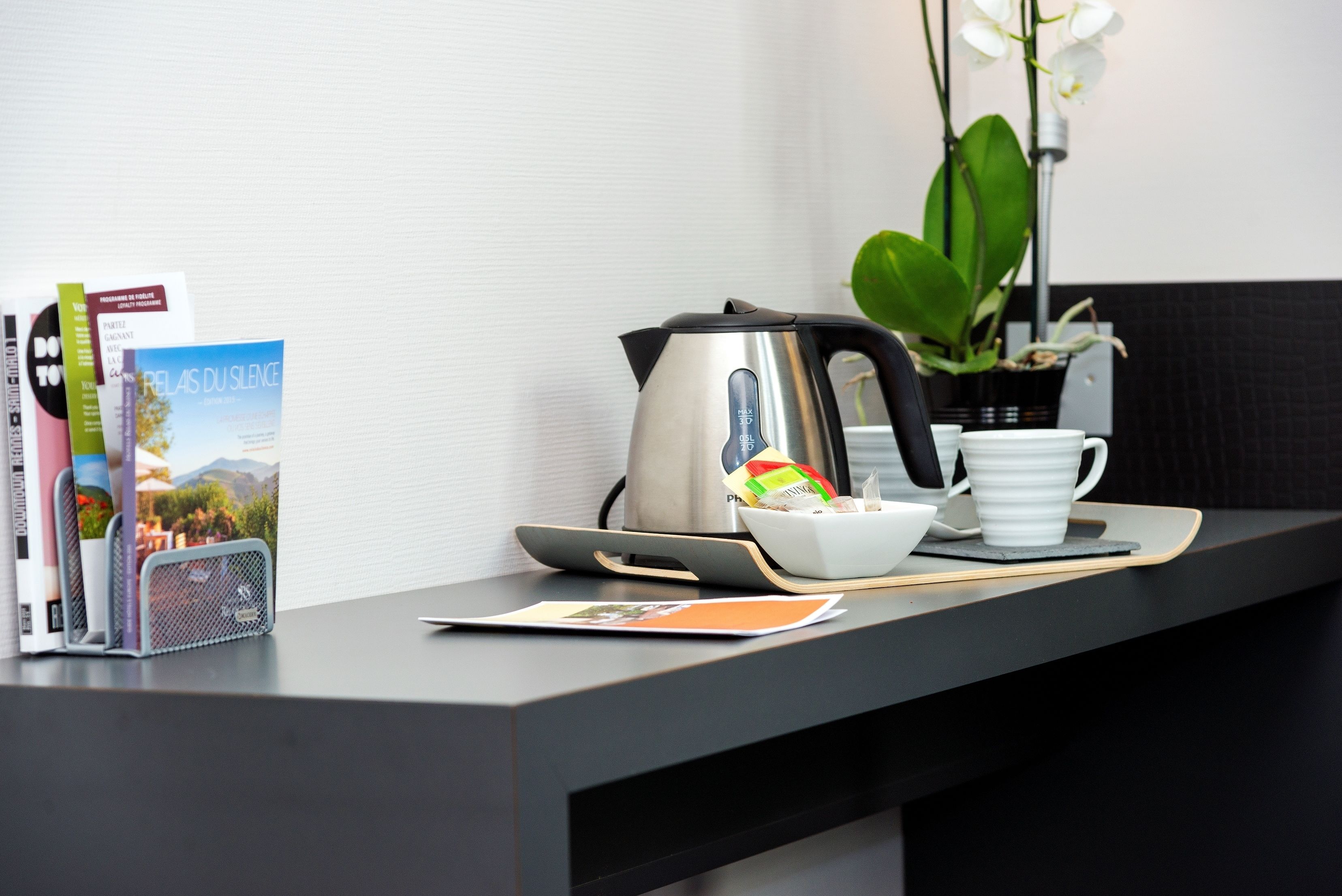 premium bedding, desk, free cots/infant beds, rollaway beds