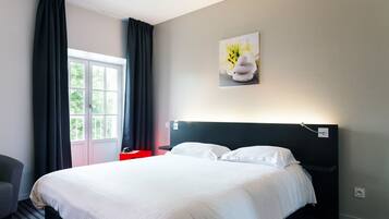 Doppia Standard, vista canale | Biancheria da letto di alta qualità, una scrivania