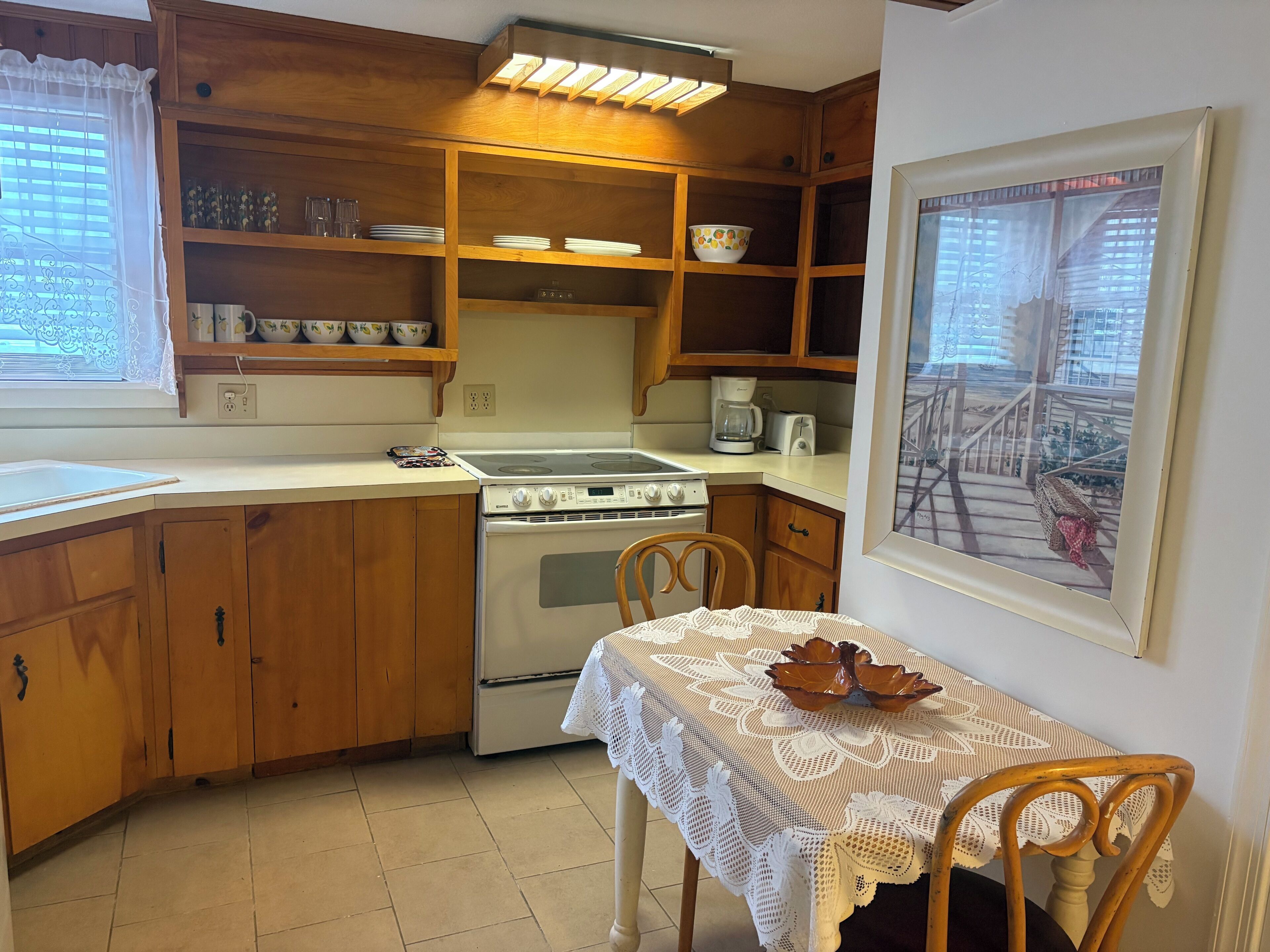Studio Deluxe, 1 grand lit, cuisine, vue sur la ville (No Topsheet / Towels / Paper Products) | 1 chambre