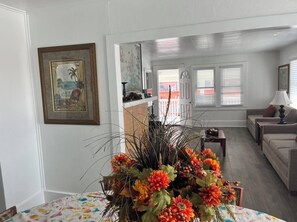 Deluxe Apartment, 3 Bedrooms, Ocean View (No Topsheet / Towels / Paper Products) | In-room dining - Nock Apartments (Ocean City)