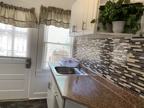 Full-size fridge, microwave, oven, stovetop - Nock Apartments (Ocean City)