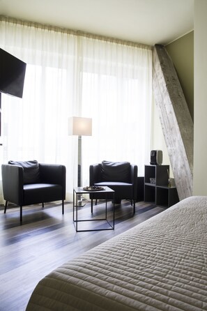 Junior Suite | Down comforters, free minibar items, desk, laptop workspace - Serendipity Rooms (Milan)