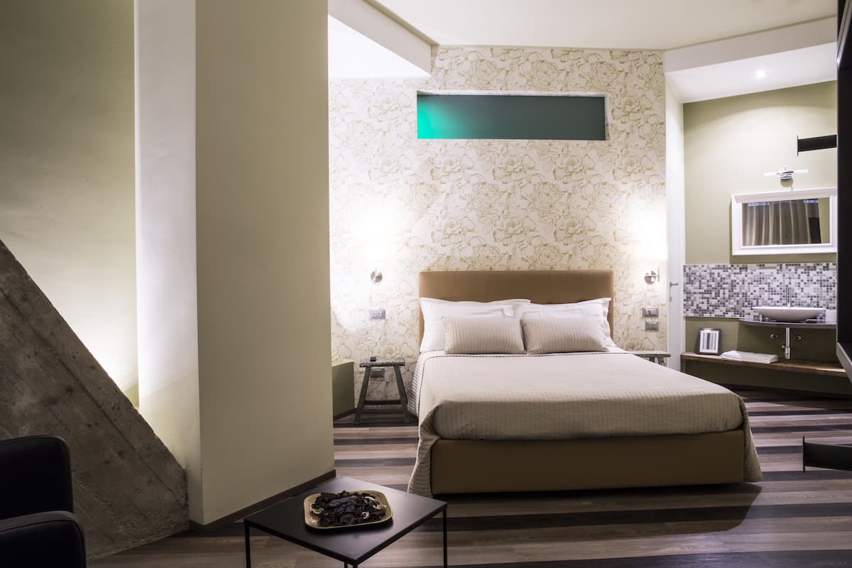 Couette en duvet d'oie, mini-bar avec articles gratuits, bureau