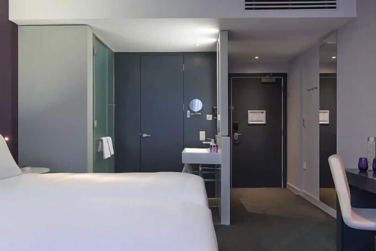 Free minibar, in-room safe, desk, soundproofing