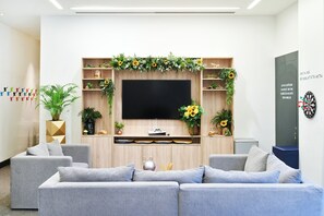 32 インチのLED テレビ (衛星放送視聴可)、テレビ