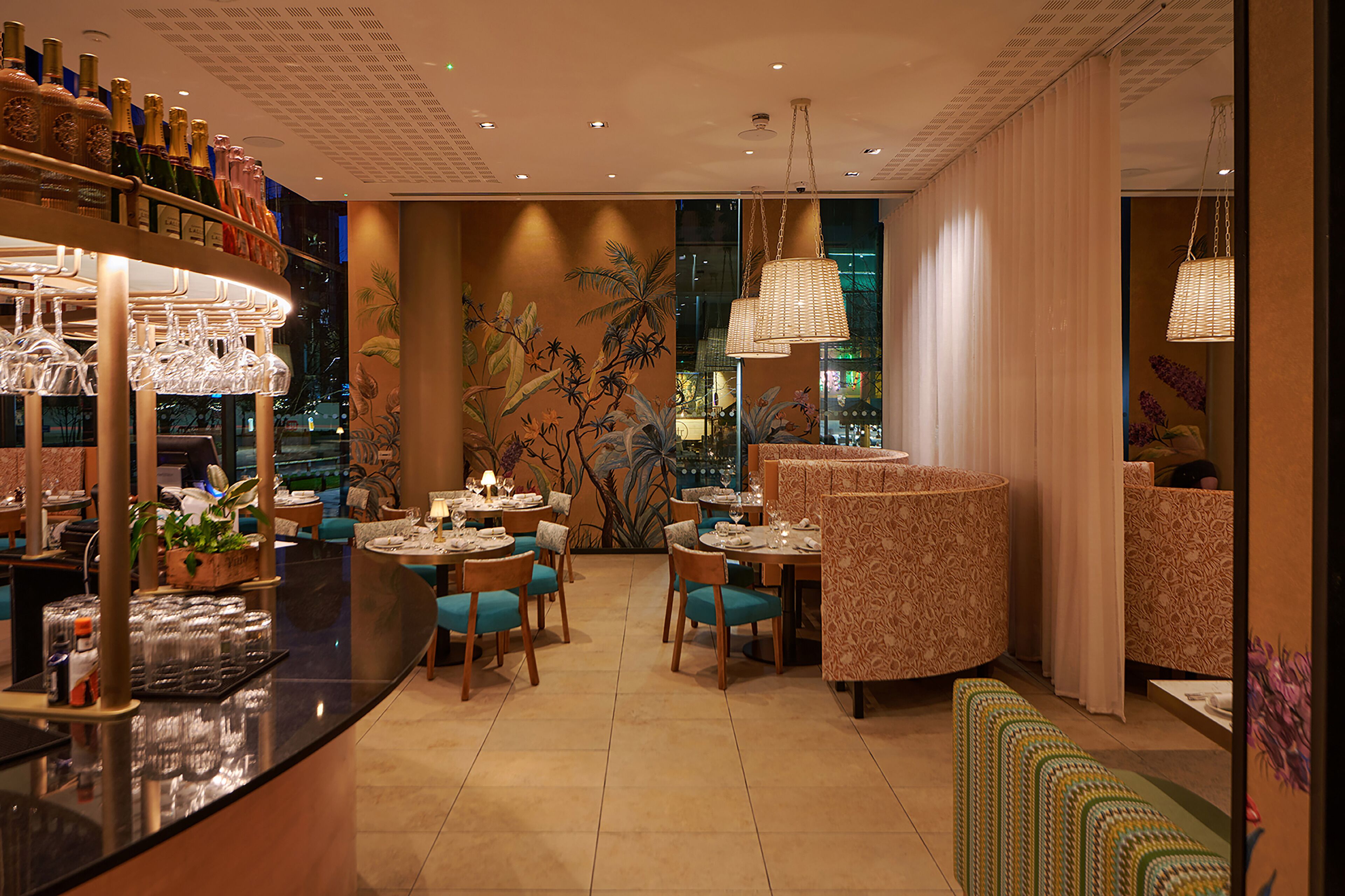 breakfast, lunch, dinner served; italian cuisine