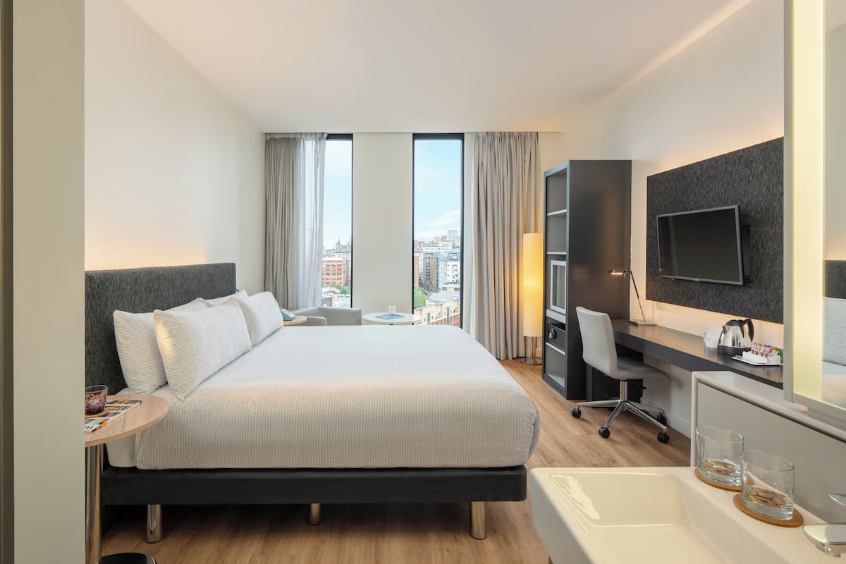 The Innside Room - City View | 1 bedroom, free minibar, in-room safe, desk