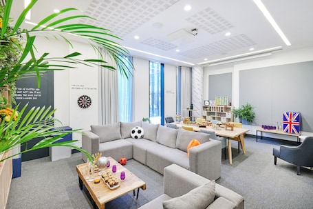 32-inch LED TV with satellite channels, TV