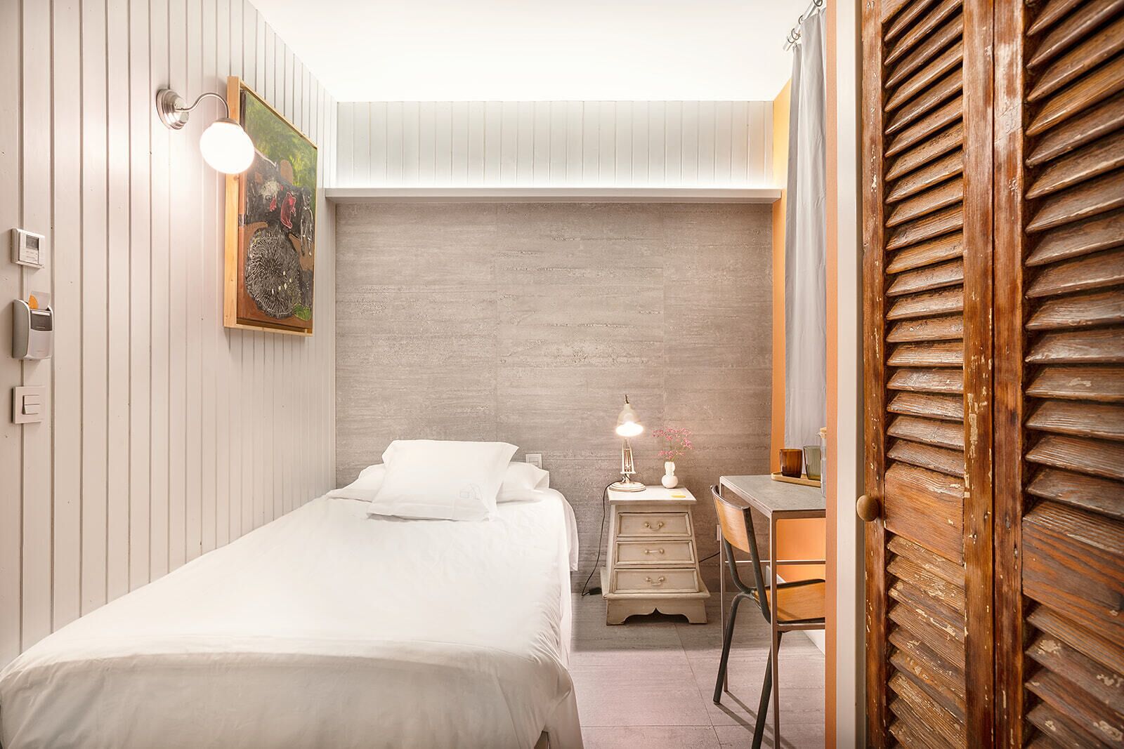 single room | premium bedding, down duvets, individually decorated