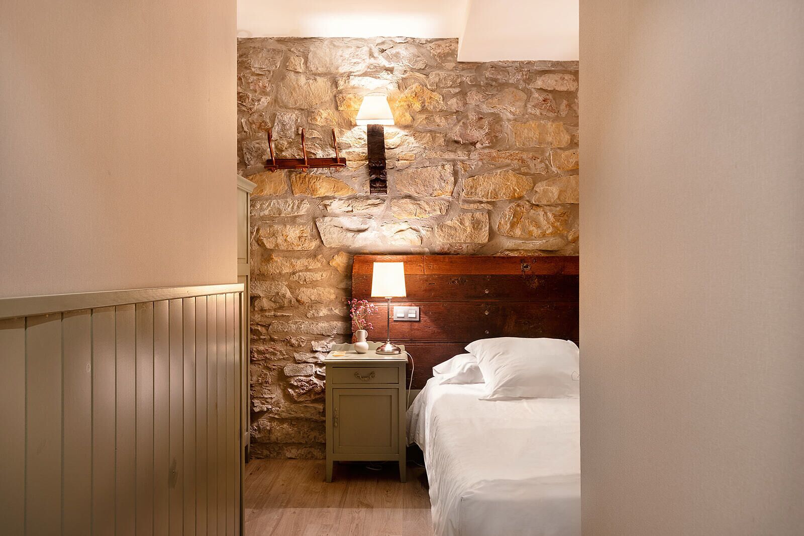 single room | premium bedding, down duvets, individually decorated